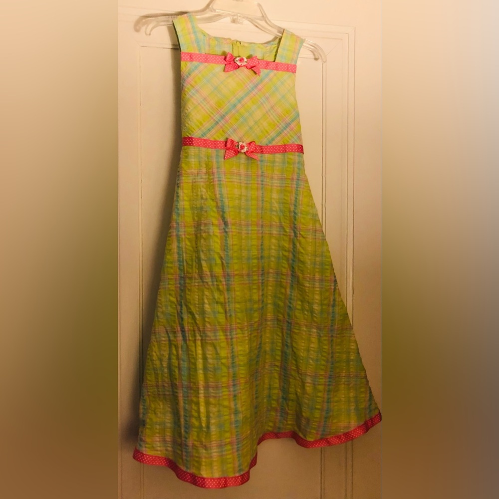 Cute, fun plaid dress for spring/summer wear.